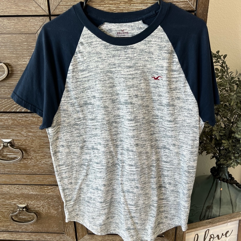 Hollister shirt size medium good condition